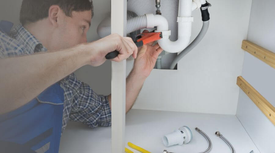 Expert burst pipe repair services in Stonefort, IL